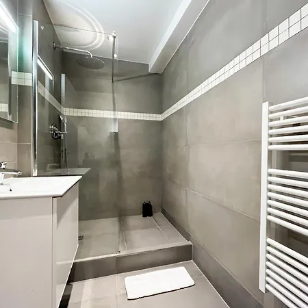 Urbanflat 201 - Beautiful 2 Bedroom Flat In The Center Of