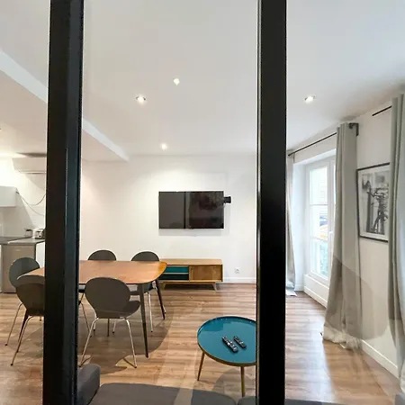 Urbanflat 201 - Beautiful 2 Bedroom Flat In The Center Of Apartment *