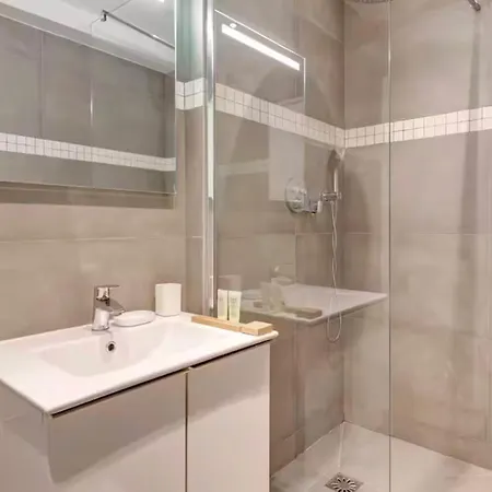 Urbanflat 201 - Beautiful 2 Bedroom Flat In The Center Of * Paris